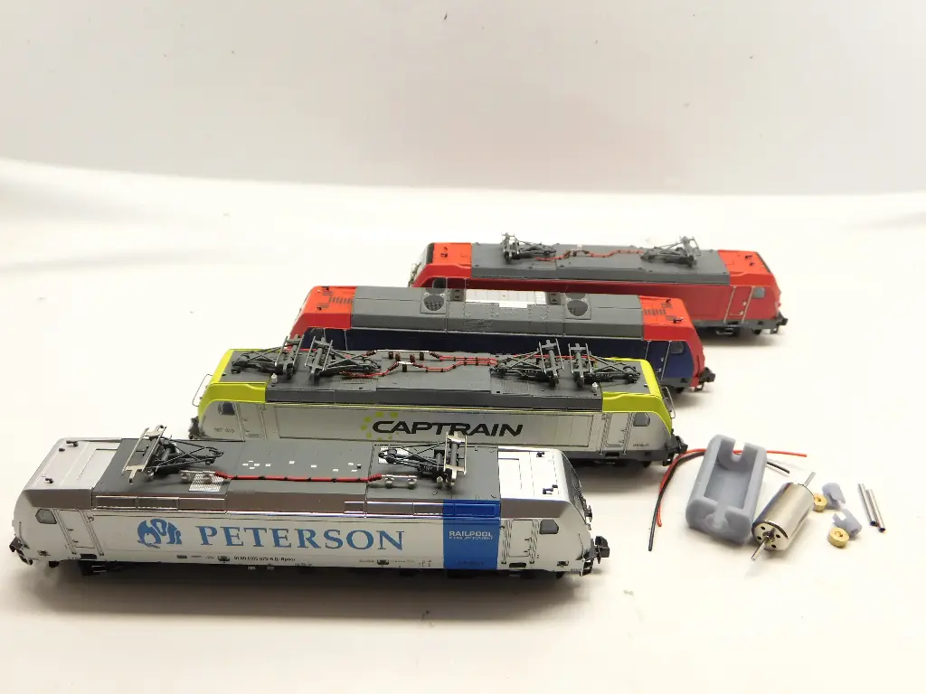 Arnold BR 146, BR 147, BR 185, BR 186, BR 246, BR 253, BR 285, BR 487, E186, E483,  Re 187, Re 484, Re 486, TRAXX, Reeks 28 (BLS, Captrain, Cargo Net, Comsa, DB, Railion, DB Schenker, EBS, Euro Cargo Rail, FS, ITL, Linea, Lineas, Lotus, Metronom, NMBS, NOB, NS, Peterson Rail, Press, Regiojet, Renfe, Rhenus, SBB, SNCF, SRT, Veolia, WLC, WLE)