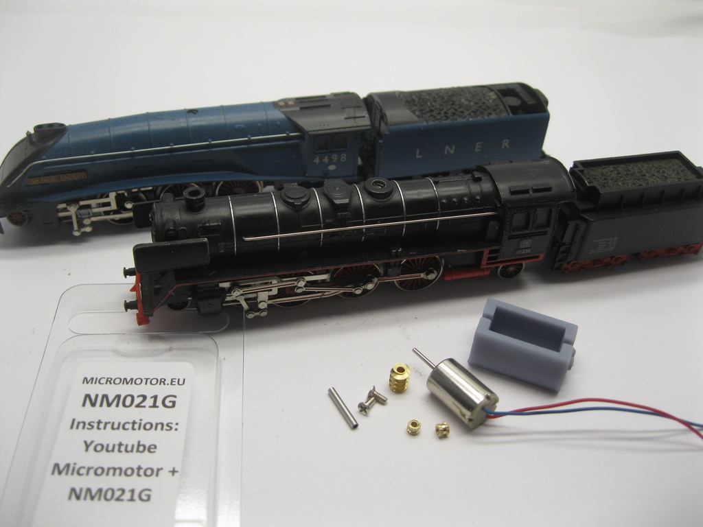 Minitrix BR 01 Motor in Lok, UK Class 7P, Class 4A